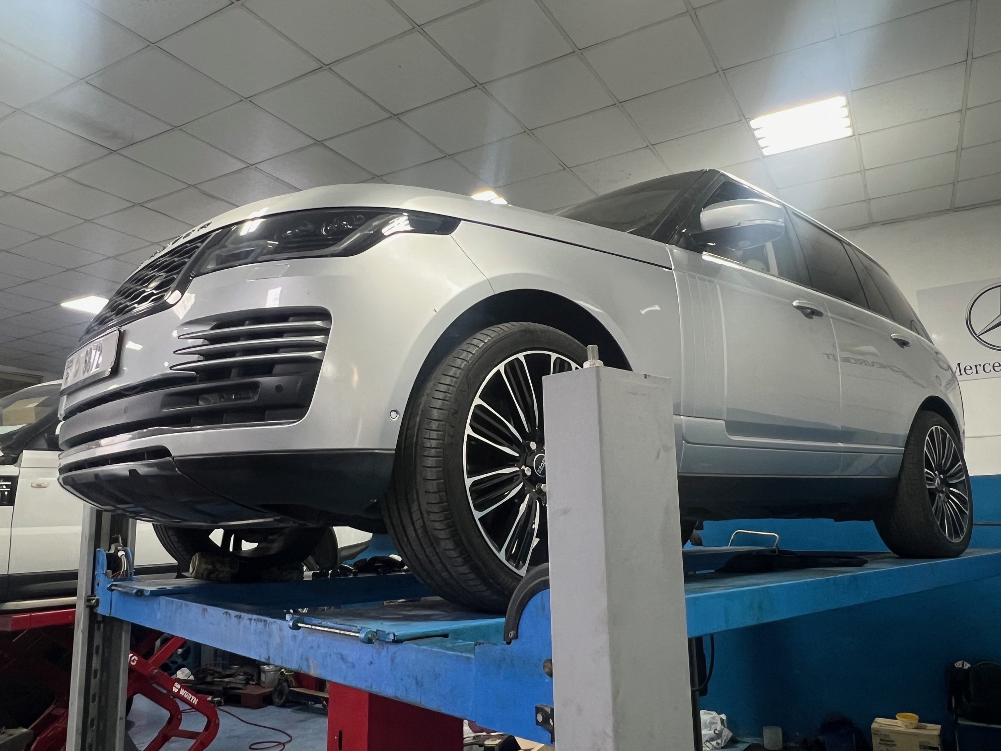 Range Rover Vogue Repairing at DME Auto Garage Dubai