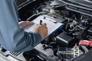DME Auto Mechanic Fixing Car Electrical issue in Dubai