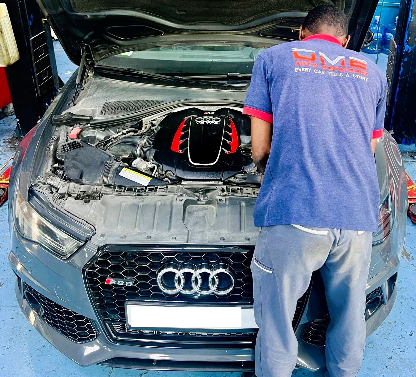 DME Mechanics Repairing Audi RS6 Avant.