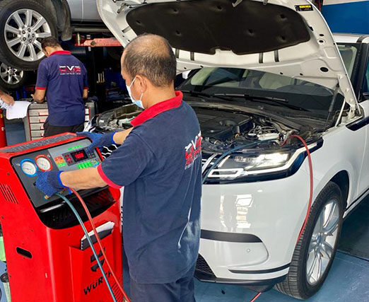 White Range Rover Repairing at DME Workshop
